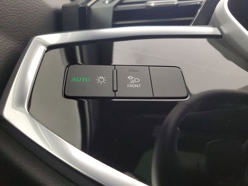 Used 2024 Audi Q3 2.0T Premium AWD/4WD image 35