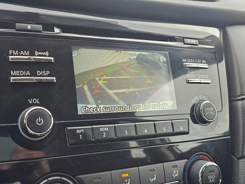 Used 2017 Nissan Rogue S image 28