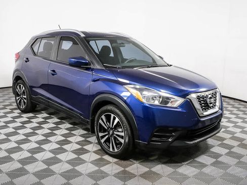 Used 2019 Nissan Kicks SV image 1