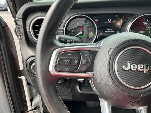 Used 2022 Jeep Wrangler Unlimited Sahara w/ Cold Weather Group AWD/4WD image 10