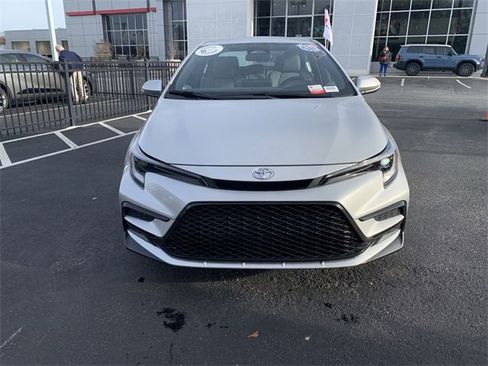 Used 2025 Toyota Corolla SE image 3
