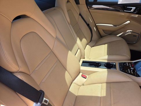Used 2020 Porsche Panamera RWD image 11