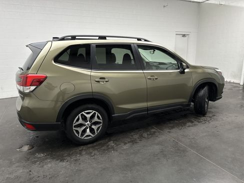 Used 2024 Subaru Forester Premium AWD/4WD image 8
