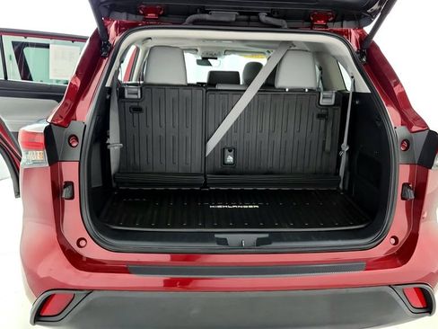 Certified 2024 Toyota Highlander XLE AWD/4WD image 20