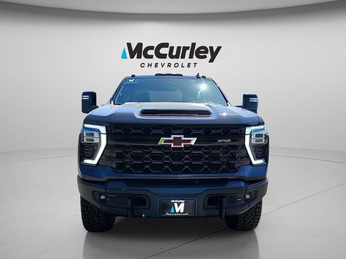Used 2025 Chevrolet Silverado 2500 ZR2 w/ ZR2 Bison Edition AWD/4WD image 2