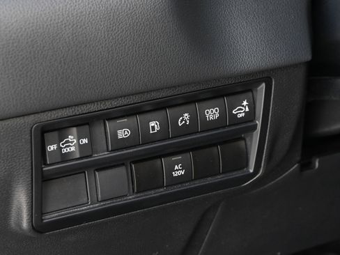 Used 2023 Toyota Tundra Limited AWD/4WD image 30