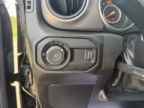 Used 2023 Jeep Wrangler Unlimited Sport AWD/4WD image 33