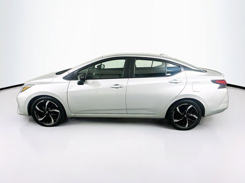 Used 2024 Nissan Versa SR FWD image 4