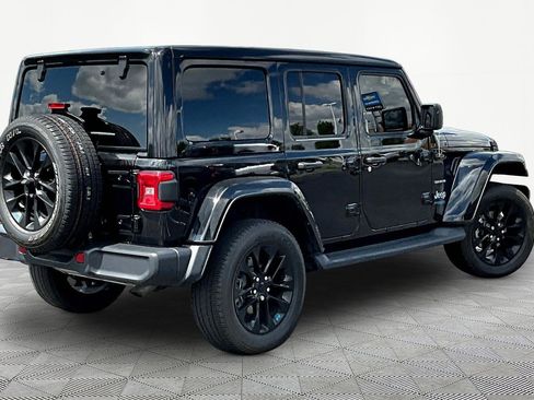 Used 2022 Jeep Wrangler Unlimited Sahara w/ Cold Weather Group AWD/4WD image 6
