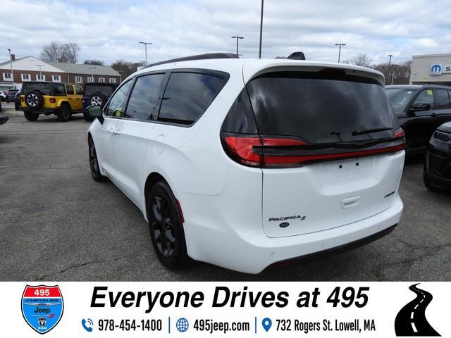 Used 2025 Chrysler Pacifica Limited FWD image 3