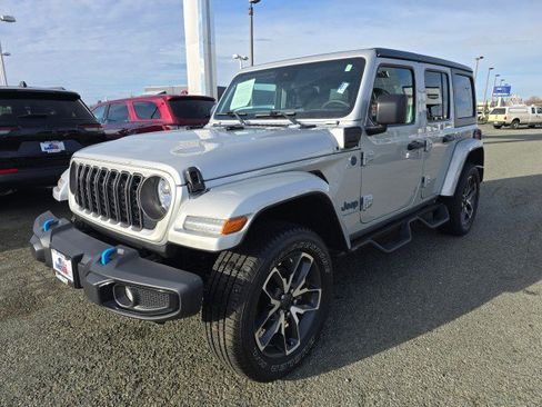 Used 2024 Jeep Wrangler Sport S w/ Convenience Group image 7