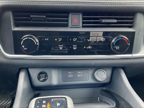Used 2024 Nissan Rogue S FWD image 31
