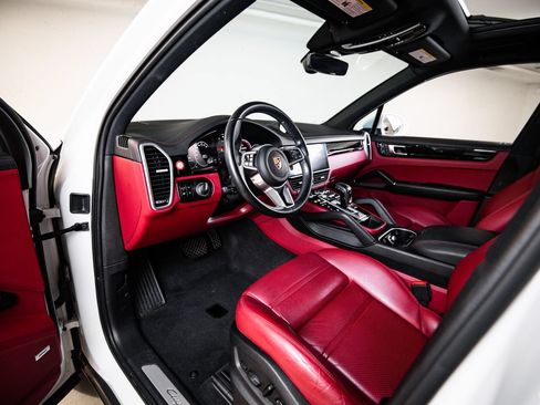 Certified 2023 Porsche Cayenne AWD/4WD image 4