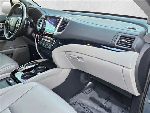 Used 2017 Honda Pilot Touring image 25
