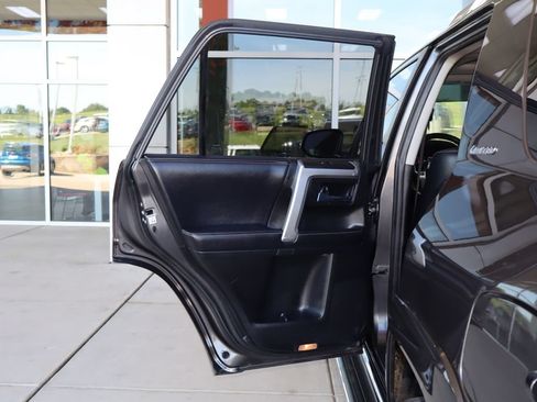 Used 2018 Toyota 4Runner Limited AWD/4WD image 38