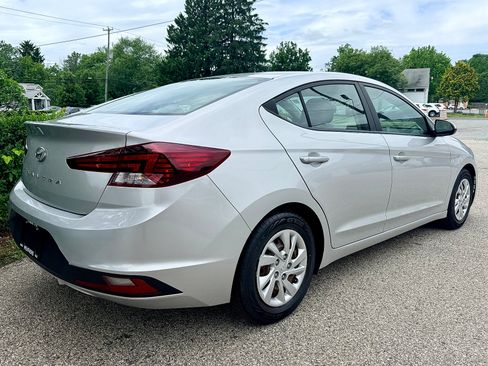 Used 2019 Hyundai Elantra SE FWD image 4