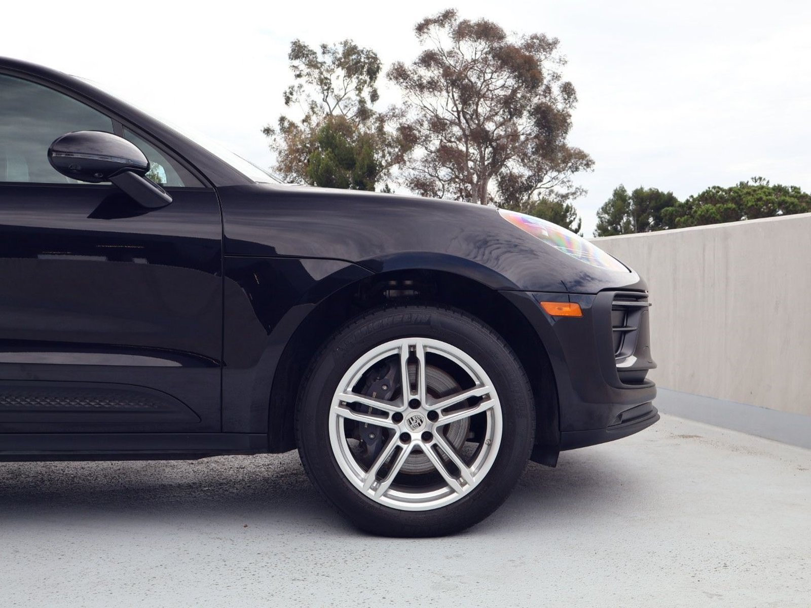 Certified 2025 Porsche Macan w/ Premium Package Plus AWD/4WD image 9