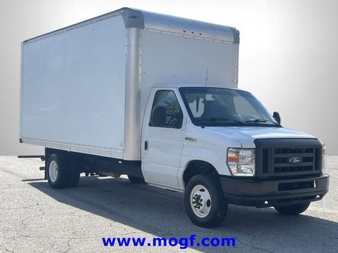 Used 2019 Ford E-450 and Econoline 450 Super Duty w/ Power Windows & Locks Group RWD image 4