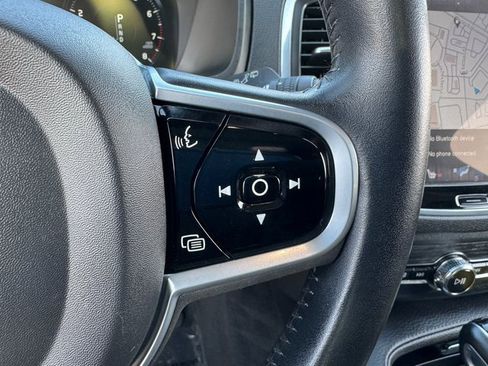 Used 2020 Volvo XC90 T6 Momentum w/ Protection Package Premier image 23