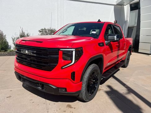 Used 2025 GMC Sierra 1500 Elevation w/ Elevation Premium Package AWD/4WD image 3