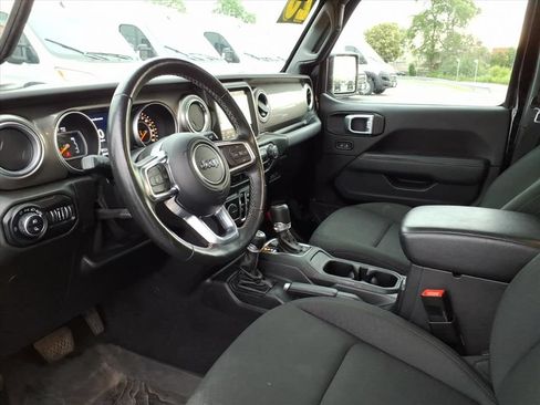 Certified 2020 Jeep Gladiator Overland AWD/4WD image 7