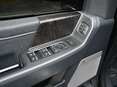 Used 2023 Ford F350 Lariat w/ Chrome Package image 19