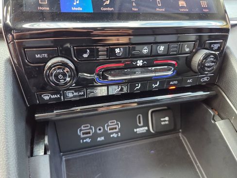 Used 2023 Jeep Grand Cherokee 4WD 4xe w/ Luxury Tech Group II image 27