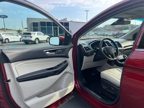 Used 2018 Ford Edge Titanium w/ Equipment Group 301A AWD/4WD image 10