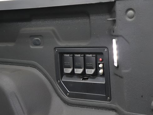 Used 2025 GMC Sierra EV Denali AWD/4WD image 39