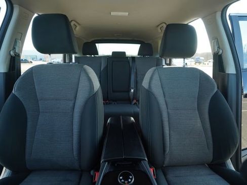 Used 2023 Nissan Rogue SV image 34