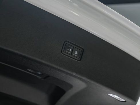 Used 2019 Audi Q8 Premium Plus w/ Premium Plus AWD/4WD image 48