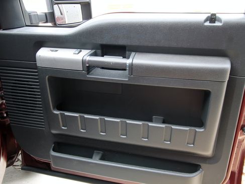 Used 2016 Ford F250 Lariat w/ Lariat Ultimate Package image 39