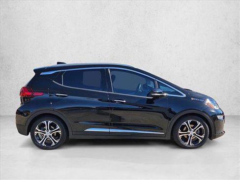 Used 2020 Chevrolet Bolt Premier w/ Infotainment Package image 4