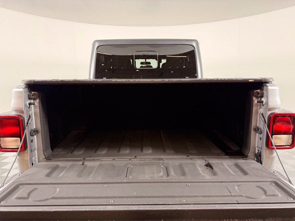 Used 2021 Jeep Gladiator Sport AWD/4WD image 13