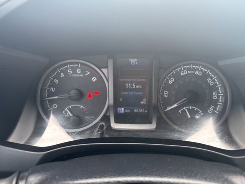 Used 2019 Toyota Tacoma TRD Off-Road w/ Technology Package image 7