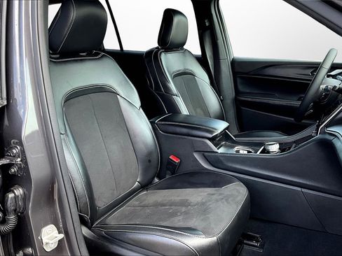 Used 2024 Jeep Grand Cherokee L Laredo image 7