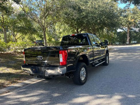 Used 2019 Ford F250 XLT w/ XLT Premium Package image 5