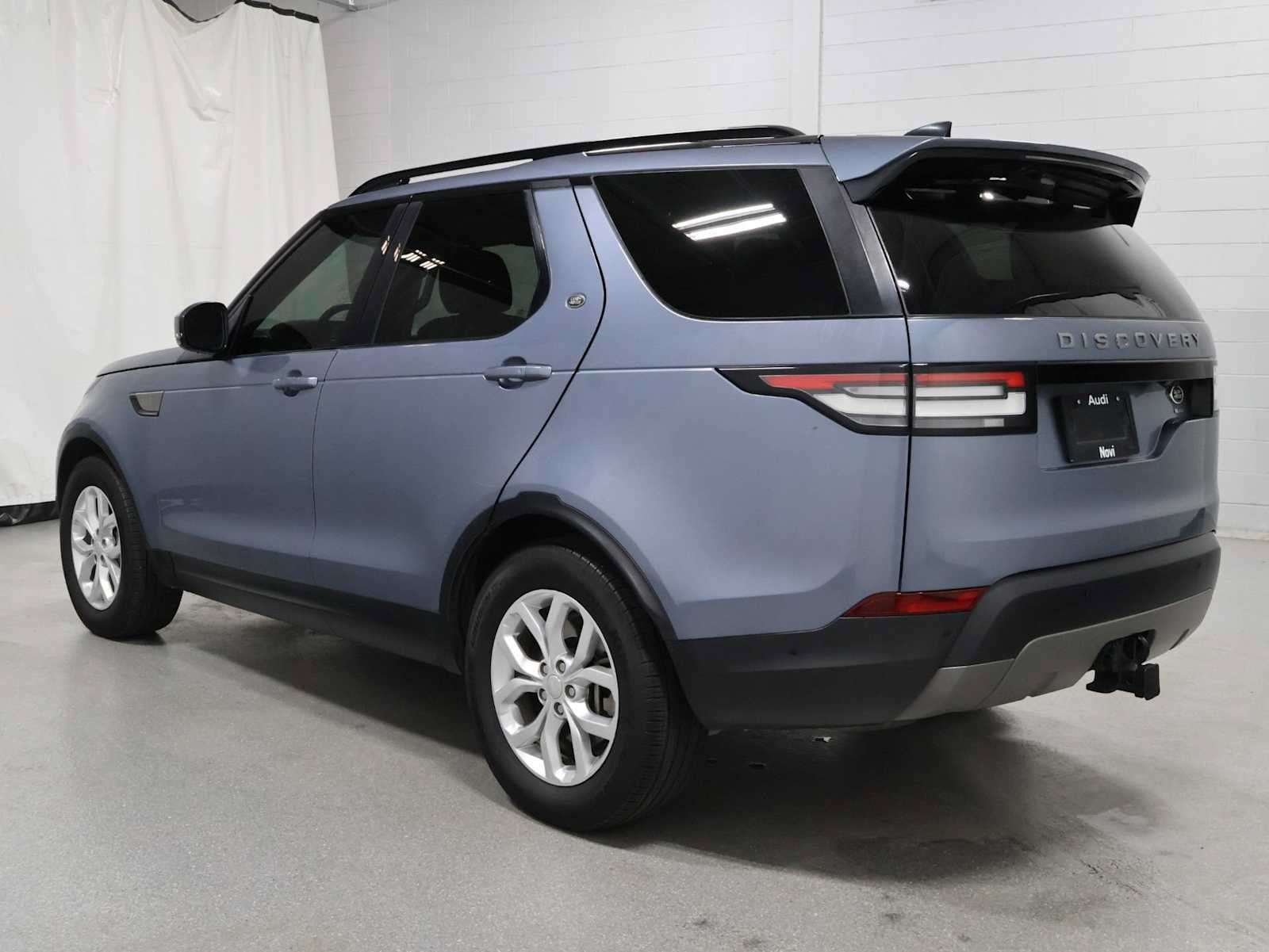 Used 2020 Land Rover Discovery SE AWD/4WD image 3