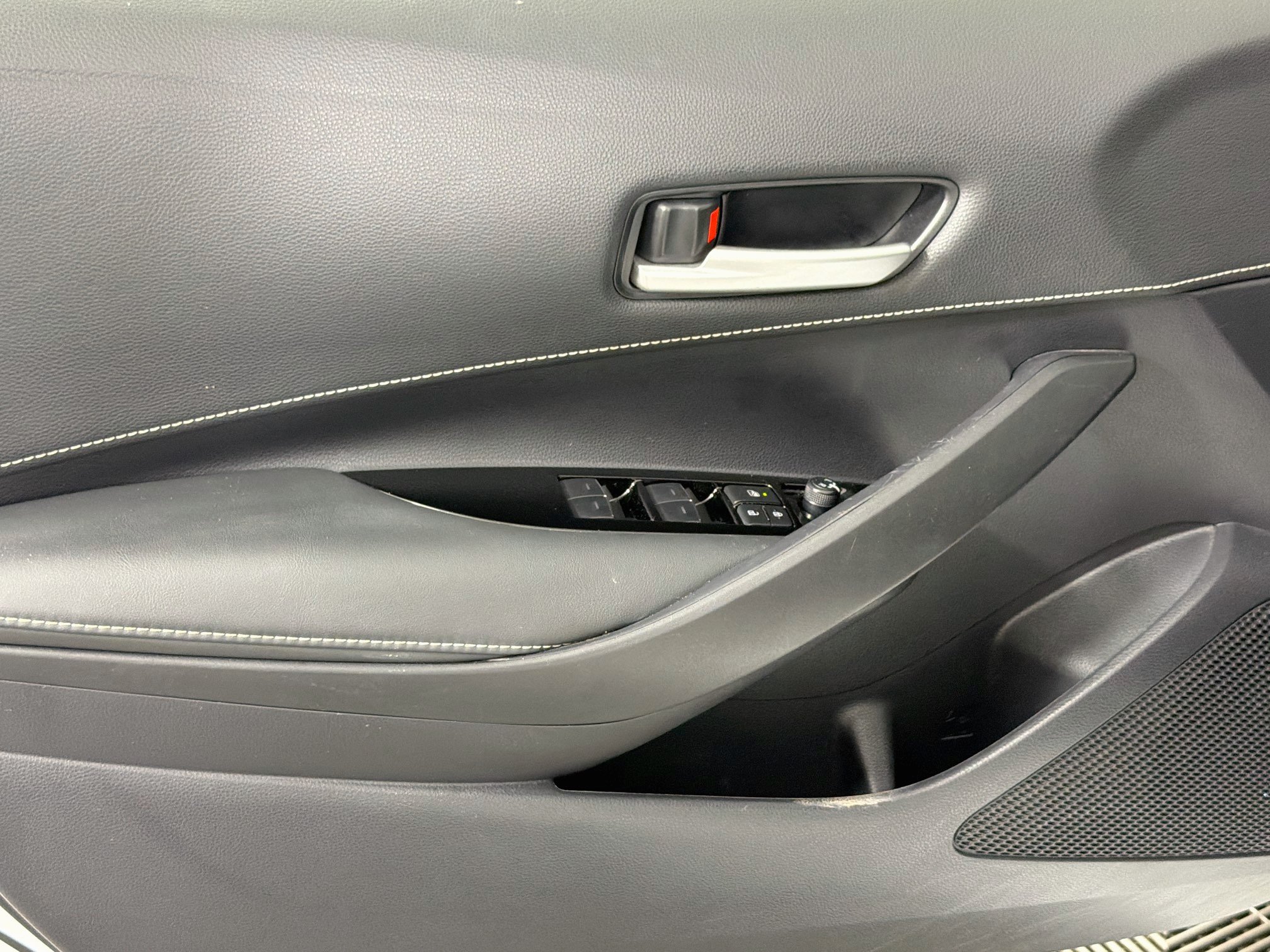 Used 2025 Toyota Corolla SE FWD image 15
