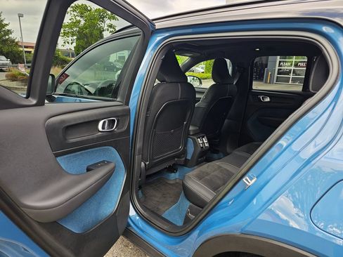 Used 2023 Volvo XC40 Recharge Ultimate w/ Protection Package Premier AWD/4WD image 12