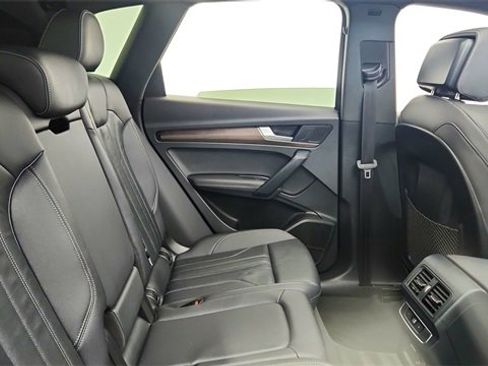 Used 2025 Audi Q5 e Premium Plus w/ Premium Plus Package image 24