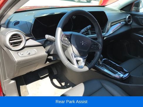 Used 2024 Chevrolet Trax ACTIV w/ Driver Confidence Package FWD image 3