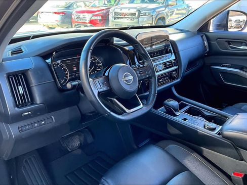 Used 2022 Nissan Pathfinder SL w/ Lighting Package (N92) image 15