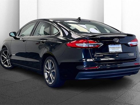 Used 2019 Ford Fusion Titanium image 9