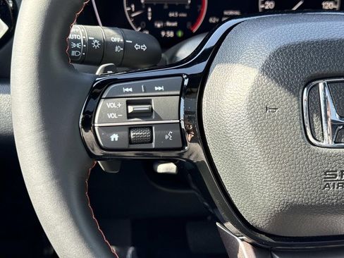 Used 2025 Honda Pilot TrailSport image 10