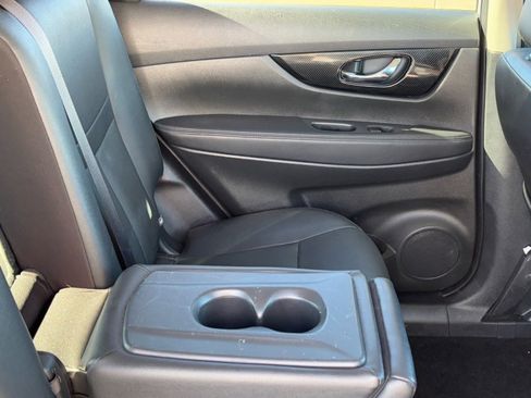 Used 2017 Nissan Rogue SL w/ SL Premium Package image 13