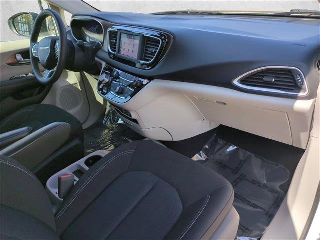 Used 2023 Chrysler Voyager LX FWD image 21