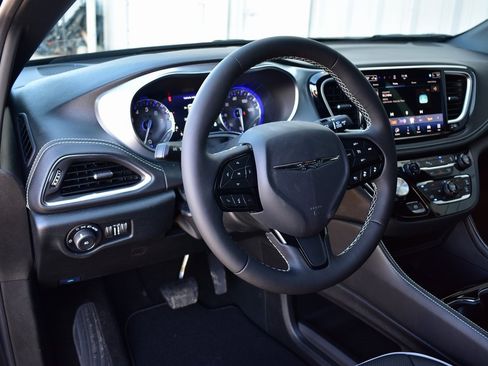 New 2026 Chrysler Pacifica Limited image 47