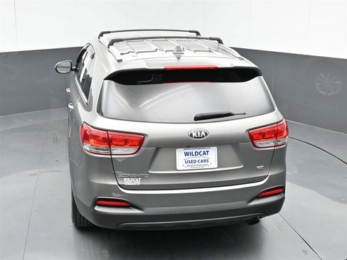Used 2017 Kia Sorento LX w/ LX Convenience Package FWD image 26