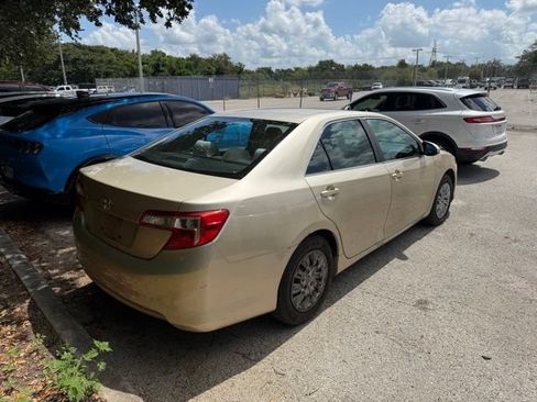 Used 2012 Toyota Camry FWD image 8